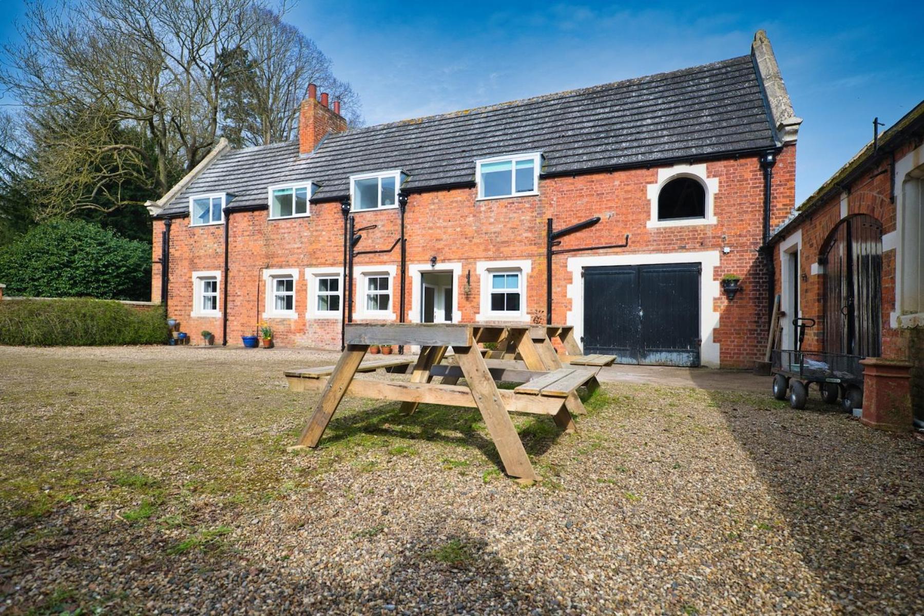 Enholmes Coach House Villa Kingston upon Hull ภายนอก รูปภาพ